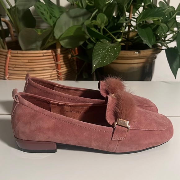 TATA Shoes - TATA Walk the way of Love  a Pink Suede Shearling Loafers. Size 6